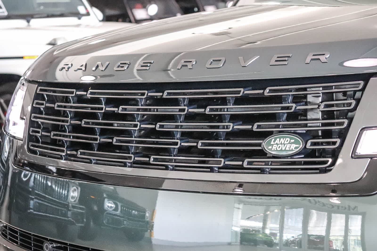 Used 2025 Land Rover Range Rover SE AWD/4WD image 8