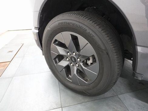 Used 2023 Ford F150 Lightning Lariat image 27