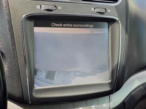 Used 2019 Dodge Journey Crossroad w/ Nav & Sun Group FWD image 5