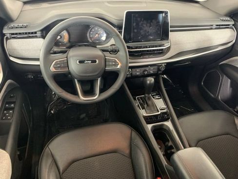 Used 2025 Jeep Compass Latitude AWD/4WD image 17