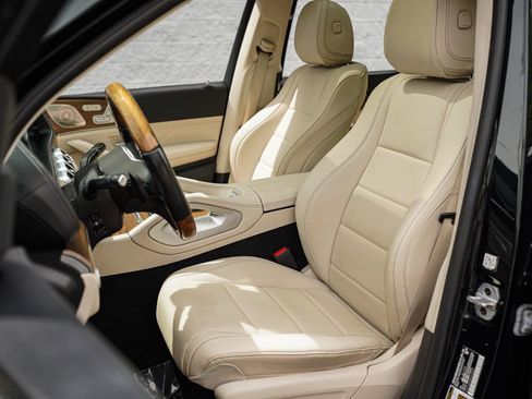 Used 2023 Mercedes-Benz GLS 450 4MATIC image 19