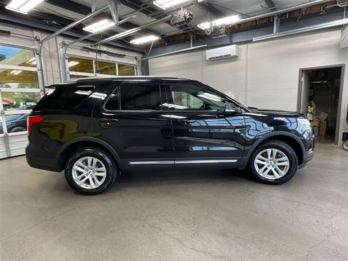Used 2019 Ford Explorer XLT w/ Equipment Group 201A AWD/4WD image 6