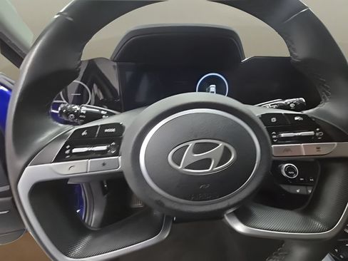 Certified 2025 Hyundai Elantra Limited FWD image 30