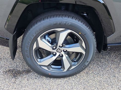 New 2025 Toyota RAV4 SE image 5