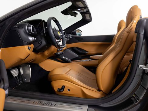 Used 2019 Ferrari Portofino image 4