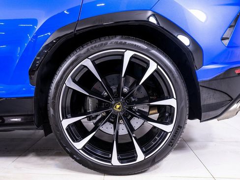 Used 2021 Lamborghini Urus image 18