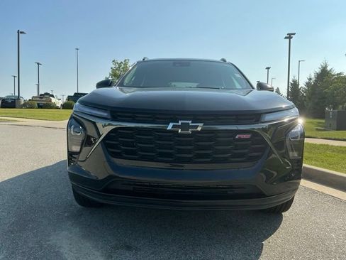 Used 2025 Chevrolet Trax RS w/ Sunroof Package FWD image 8