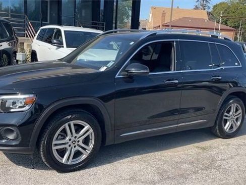 Used 2023 Mercedes-Benz GLB 250 4MATIC image 3