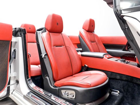 Used 2017 Rolls-Royce Dawn RWD image 25
