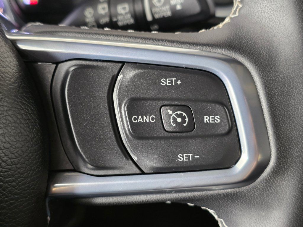 Used 2023 Jeep Wrangler Unlimited Sahara AWD/4WD image 27