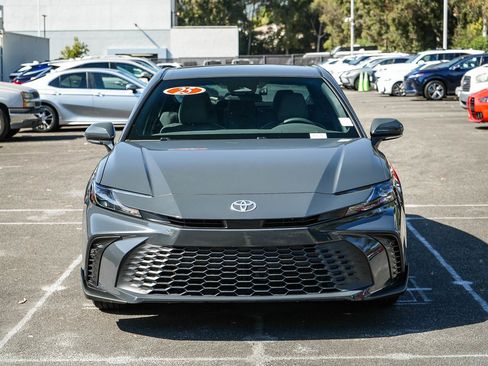 Used 2025 Toyota Camry SE FWD image 2