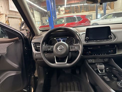 Used 2021 Nissan Rogue SV image 14