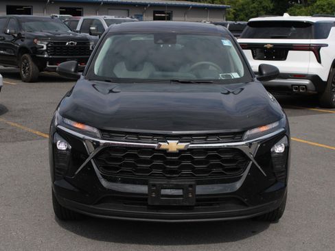 Used 2024 Chevrolet Trax LS FWD image 2