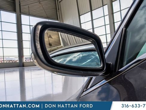 Used 2018 Chrysler 300 Limited w/ Safetytec Plus Group RWD image 35