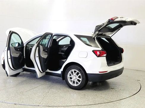 Used 2024 Chevrolet Equinox LS FWD image 11