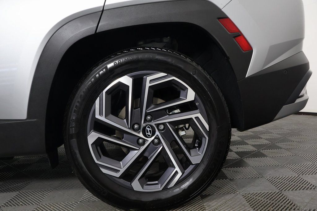 Used 2025 Hyundai Tucson Limited AWD/4WD image 16