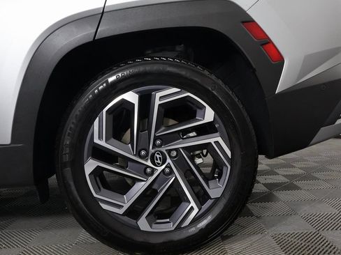 Used 2025 Hyundai Tucson Limited AWD/4WD image 16
