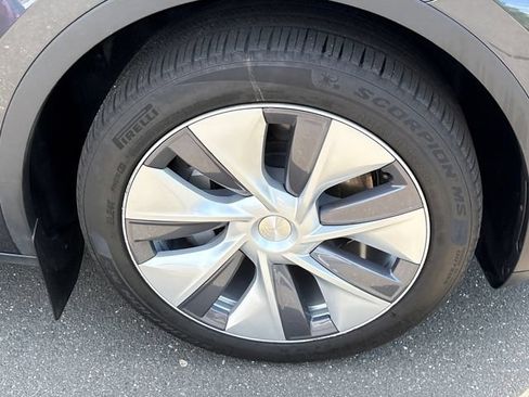 Used 2024 Tesla Model Y Long Range AWD/4WD image 7