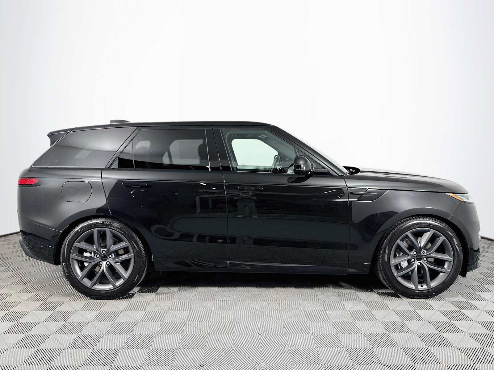 New 2027 Land Rover Range Rover Sport Dynamic SE AWD/4WD image 4