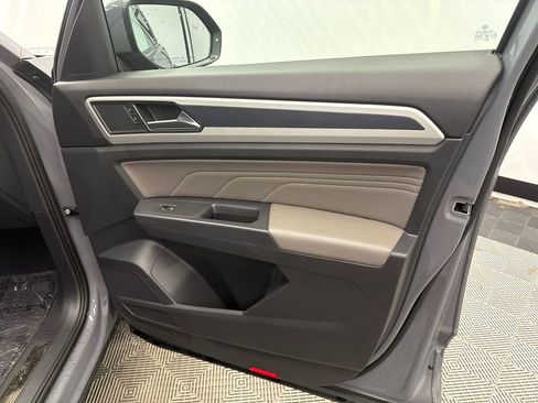 Used 2021 Volkswagen Atlas Cross Sport SE w/ Panoramic Sunroof Package image 15