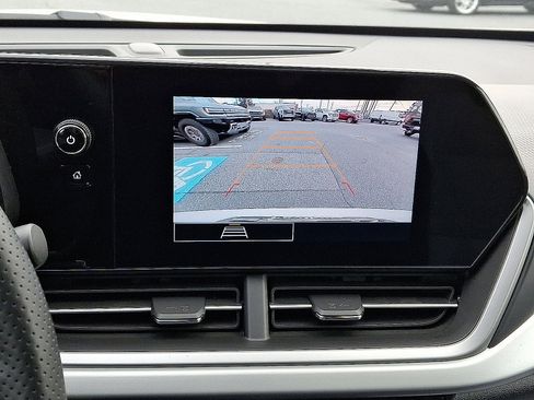 Certified 2025 Chevrolet Trax RS w/ Sunroof Package image 18