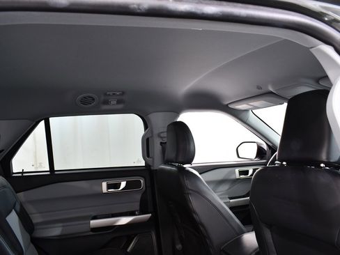 Used 2023 Ford Explorer XLT w/ Equipment Group 202A image 18