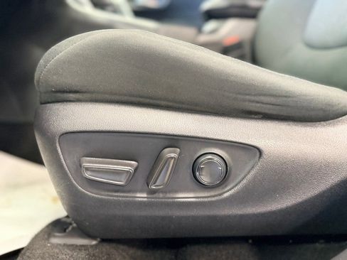 Used 2022 Toyota RAV4 XLE w/ Convenience Package image 9