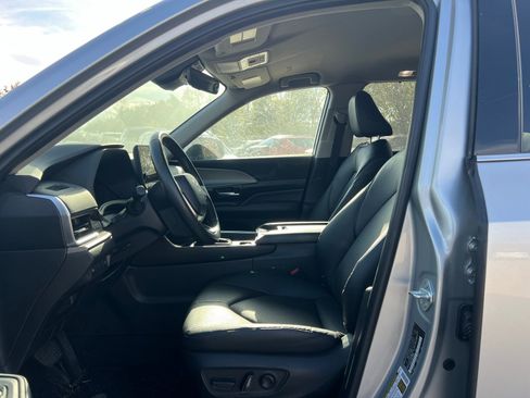 Used 2024 Toyota Grand Highlander XLE image 25