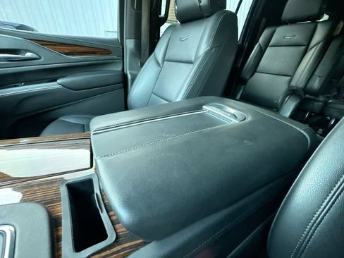 Used 2023 Cadillac Escalade ESV Luxury RWD image 24