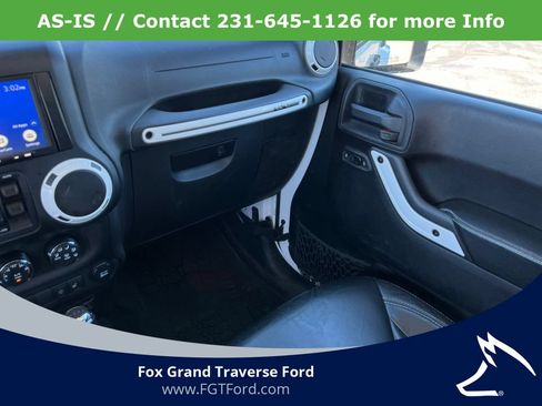 Used 2014 Jeep Wrangler Unlimited Sahara w/ Dual Top Group AWD/4WD image 29