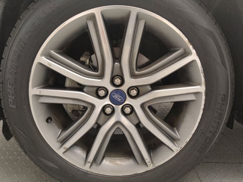 Used 2019 Ford Edge Titanium FWD image 31