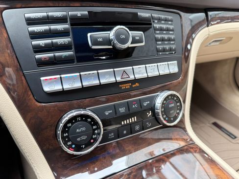 Used 2015 Mercedes-Benz SL 550 image 21
