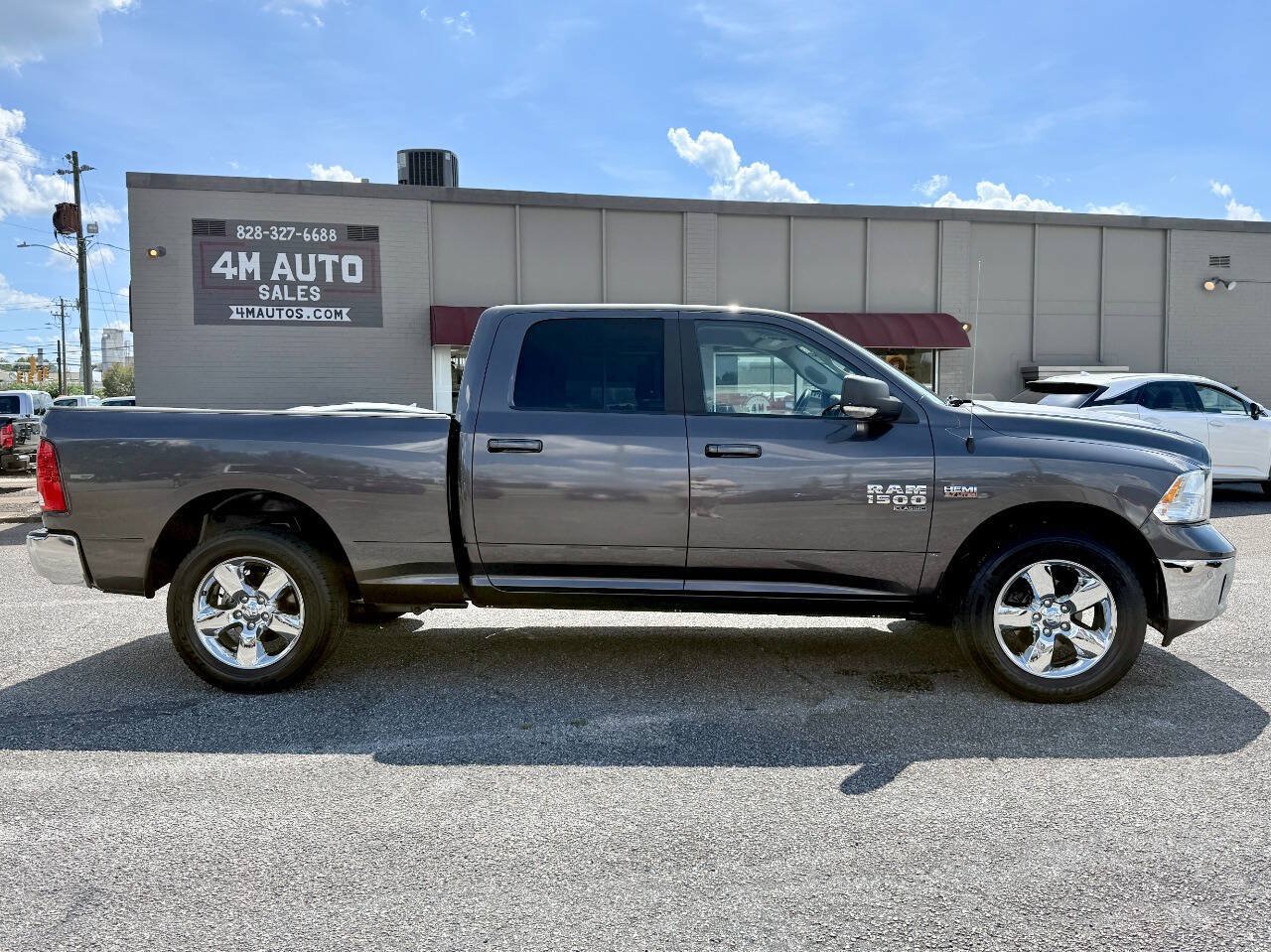 Used 2019 RAM 1500 Big Horn AWD/4WD image 2