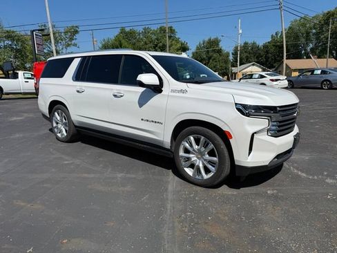 Used 2024 Chevrolet Suburban High Country AWD/4WD image 3
