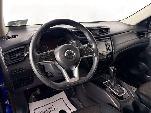 Used 2018 Nissan Rogue SV image 9