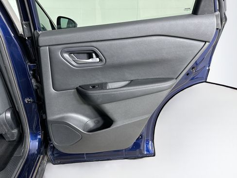 Used 2024 Nissan Rogue SV image 29