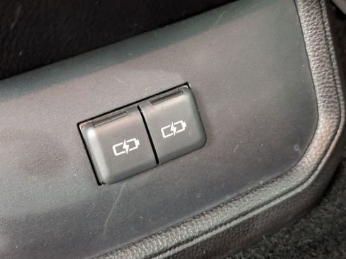 Used 2023 Toyota Highlander XLE image 26