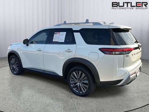 Used 2023 Nissan Pathfinder SL w/ SL Premium Package image 3