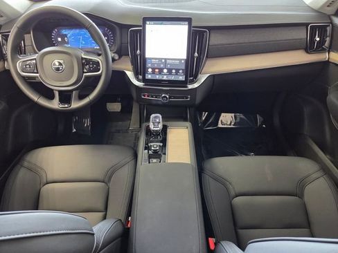 Certified 2025 Volvo XC90 B5 Plus image 19