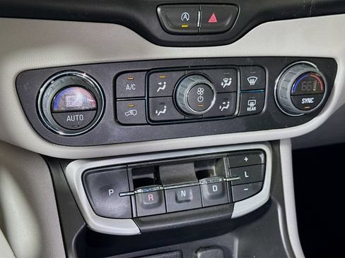 Used 2022 GMC Terrain SLT w/ Infotainment Package II FWD image 14