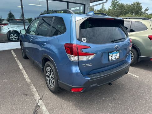 Used 2019 Subaru Forester Premium AWD/4WD image 3