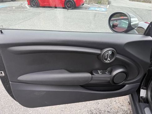 Used 2019 MINI Cooper 2-Door Hardtop w/ Signature Upholstery Package image 10