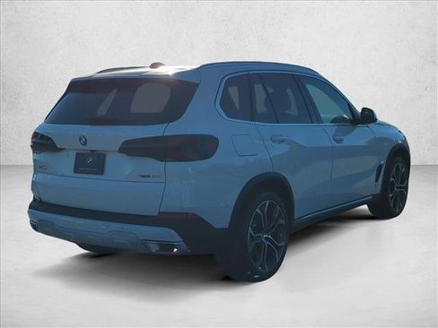 New 2026 BMW X5 sDrive40i image 2