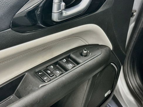 Used 2023 Jeep Compass Limited w/ Sun and Sound Group AWD/4WD image 15
