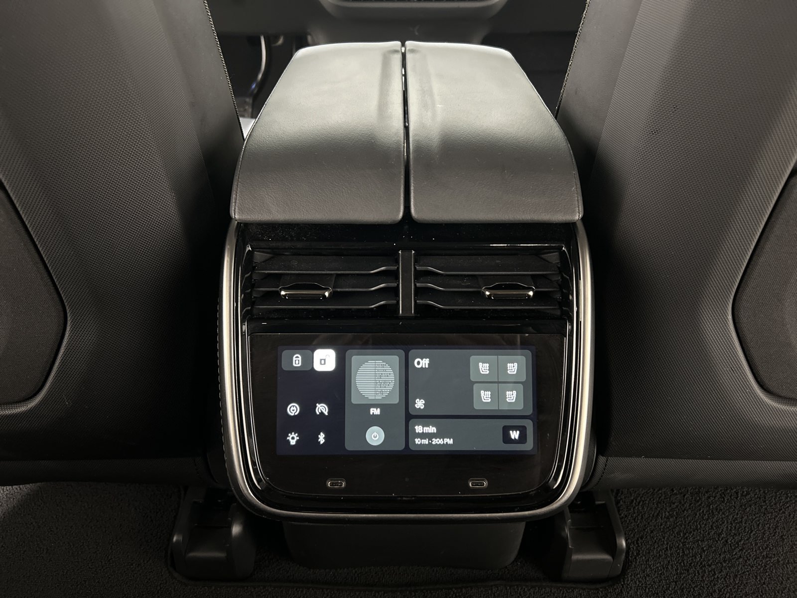 Used 2025 Rivian R1S Adventure Dual AWD/4WD image 30