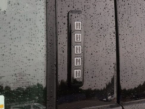 Used 2022 Ford F150 XLT w/ Equipment Group 302A High image 11