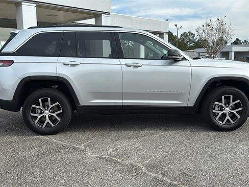 New 2025 Jeep Grand Cherokee Limited image 9