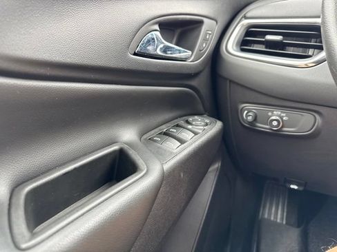 Used 2020 Chevrolet Equinox LT AWD/4WD image 19