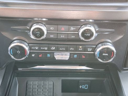 New 2026 Ford F250 Lariat w/ Black Appearance Package image 15