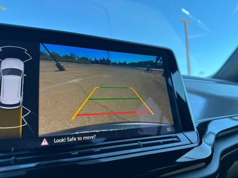 Used 2025 Volkswagen Atlas Cross Sport SE image 25